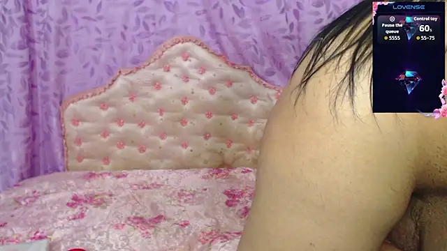 Snapshot of hellendollxxx chatting on 12.20.25 hellendollxxx online show from 12.20.25