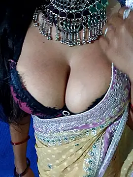 Snapshot of Savita_hotmom chatting on 12.05.25 Savita hotmom online show from 12.05.25