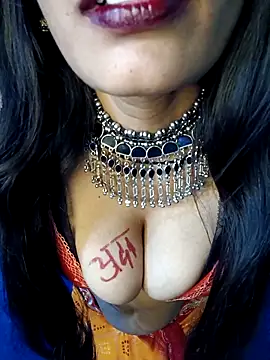 Snapshot of Savita_hotmom chatting on 02.13.26 Savita hotmom online show from 02.13.26