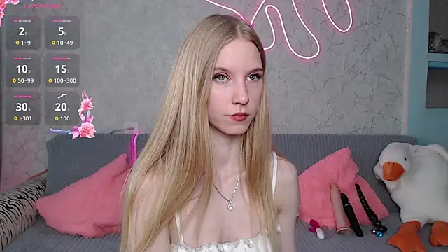 Snapshot of Cutieblondegirl chatting on 03.11.26 Cutieblondegirl online show from 03.11.26