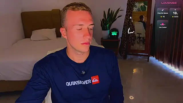 Snapshot of tommy_cumfinger chatting on 11.13.25 tommy cumfinger online show from 11.13.25