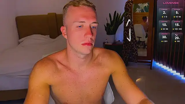 Snapshot of tommy_cumfinger chatting on 12.04.25 tommy cumfinger online show from 12.04.25