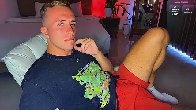 Snapshot of tommy_cumfinger chatting on 03.10.26 tommy cumfinger online show from 03.10.26