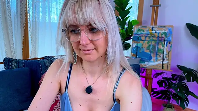 Snapshot of allyelliot chatting on 03.10.26 allyelliot online show from 03.10.26