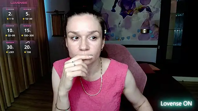 Snapshot of AriaGray chatting on 06.19.26 AriaGray online show from 06.19.26