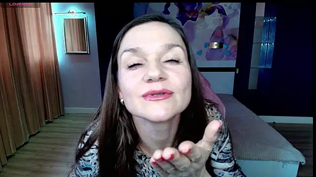 Snapshot of AriaGray chatting on 07.04.26 AriaGray online show from 07.04.26