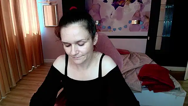Snapshot of AriaGray chatting on 07.27.26 AriaGray online show from 07.27.26