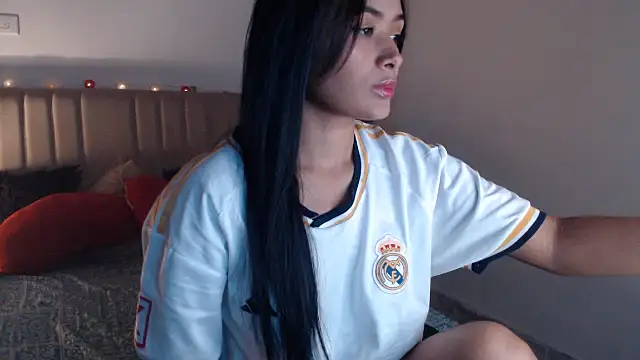 Snapshot of sabrina_brunette chatting on 12.16.25 sabrina brunette online show from 12.16.25