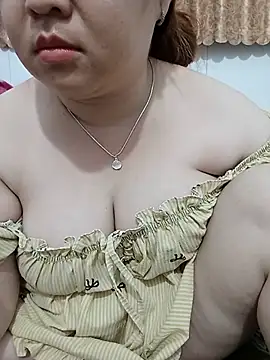 Snapshot of VyOanh2K chatting on 06.24.26 VyOanh2K online show from 06.24.26