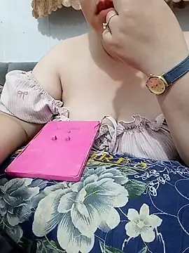 Snapshot of VyOanh2K chatting on 07.20.26 VyOanh2K online show from 07.20.26
