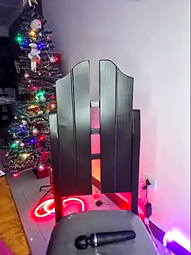 Snapshot of Aria_Bennett21 chatting on 12.17.24 Aria Bennett21 online show from 12.17.24