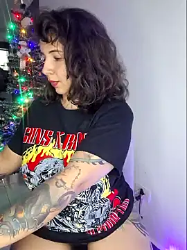 Snapshot of Aria_Bennett21 chatting on 12.24.24 Aria Bennett21 online show from 12.24.24