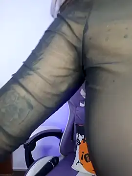 Snapshot of Aria_Bennett21 chatting on 02.14.26 Aria Bennett21 online show from 02.14.26