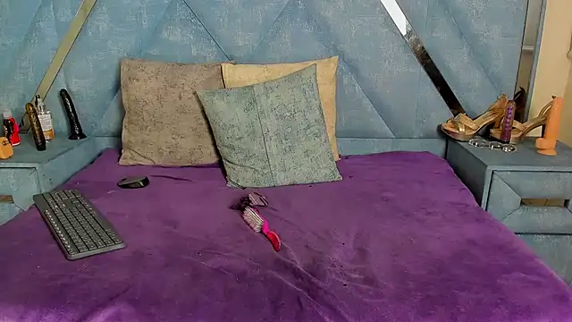 Snapshot of Aura_love69 chatting on 12.01.25 Aura love69 online show from 12.01.25