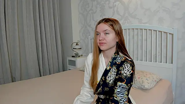 Eva  Lewis online show from 07.24.26