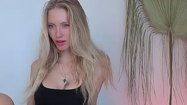 Snapshot of my_lina chatting on 11.27.25 my lina online show from 11.27.25