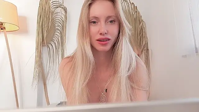 Snapshot of my_lina chatting on 02.10.26 my lina online show from 02.10.26