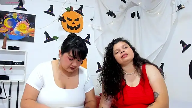 Snapshot of Karol_IsabelCouple chatting on 10.21.25 Karol IsabelCouple online show from 10.21.25