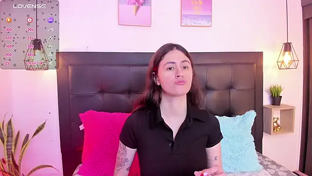 Snapshot of sweet_abby1 chatting on 12.15.24 sweet abby1 online show from 12.15.24