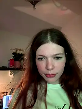 Snapshot of sophiamlf chatting on 12.13.25 sophiamlf online show from 12.13.25