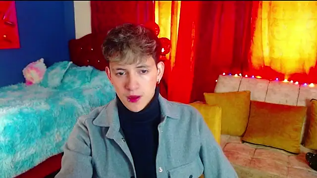 Snapshot of GabyThoms chatting on 01.28.25 GabyThoms online show from 01.28.25