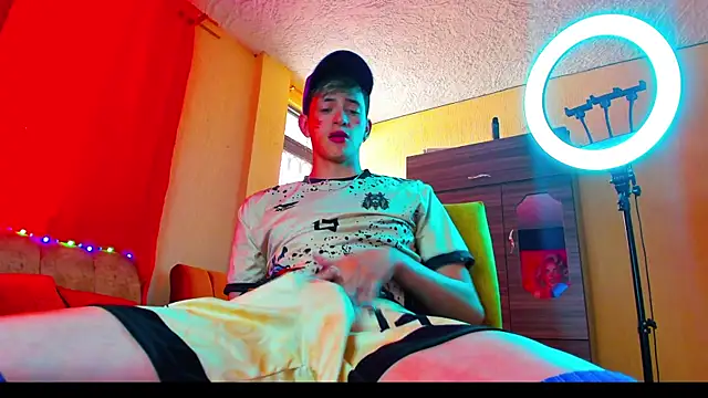 Snapshot of GabyThoms chatting on 02.03.25 GabyThoms online show from 02.03.25