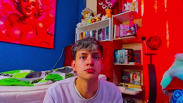 Snapshot of GabyThoms chatting on 02.24.25 GabyThoms online show from 02.24.25