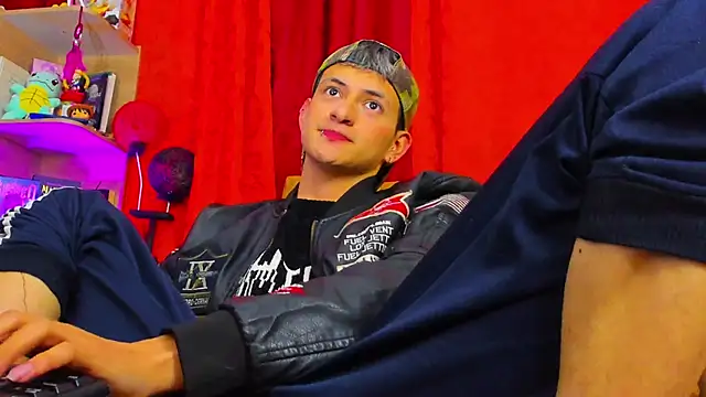 Snapshot of GabyThoms chatting on 03.08.25 GabyThoms online show from 03.08.25