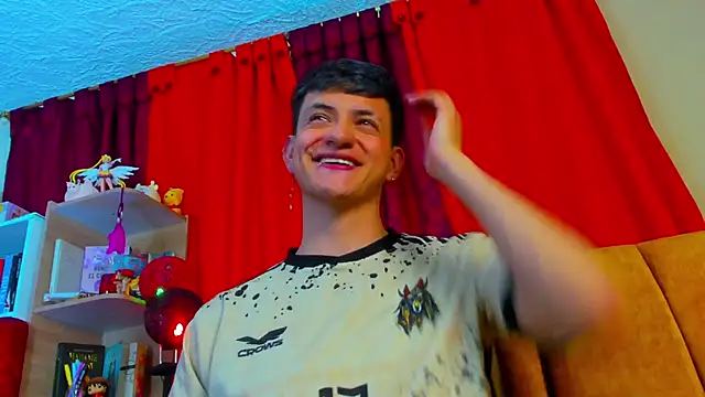 Snapshot of GabyThoms chatting on 03.21.25 GabyThoms online show from 03.21.25