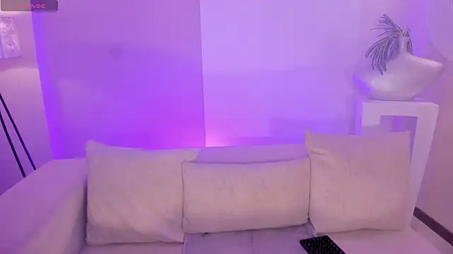 HannahJamesX online show from 07.28.26