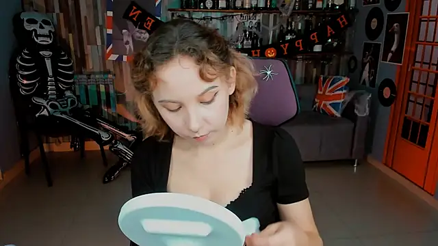 JasmineMilko online show from 10.22.25