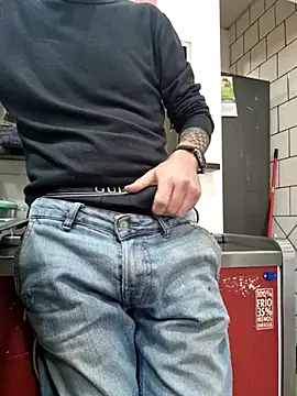 PublicNoFace online show from 03.11.25