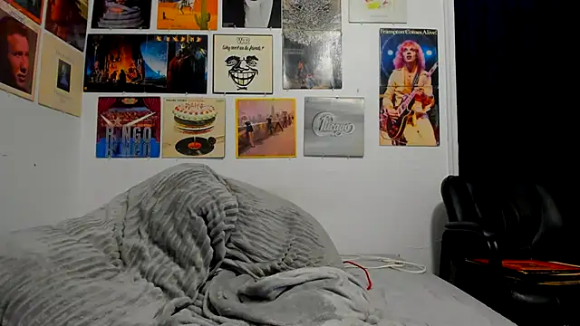 Snapshot of cloudyystar666 chatting on 11.25.25 cloudyystar666 online show from 11.25.25