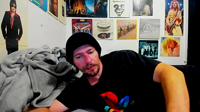 Snapshot of cloudyystar666 chatting on 12.14.25 cloudyystar666 online show from 12.14.25