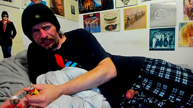 Snapshot of cloudyystar666 chatting on 12.15.25 cloudyystar666 online show from 12.15.25