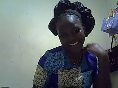 Snapshot of pretty_vivy chatting on 01.15.25 pretty vivy online show from 01.15.25