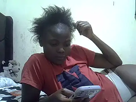 Snapshot of pretty_vivy chatting on 02.15.25 pretty vivy online show from 02.15.25