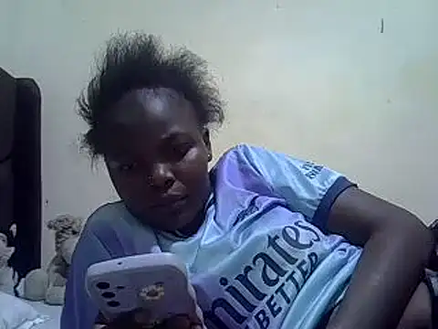 Snapshot of pretty_vivy chatting on 02.16.25 pretty vivy online show from 02.16.25