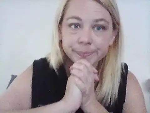 Snapshot of burrkitty chatting on 12.09.24 burrkitty online show from 12.09.24