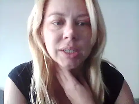 Snapshot of burrkitty chatting on 12.09.24 burrkitty online show from 12.09.24