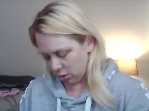 Snapshot of burrkitty chatting on 12.27.24 burrkitty online show from 12.27.24