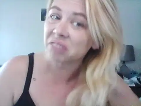 Snapshot of burrkitty chatting on 12.30.24 burrkitty online show from 12.30.24