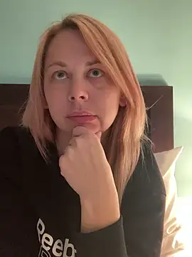 Snapshot of burrkitty chatting on 02.07.25 burrkitty online show from 02.07.25