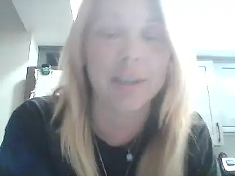 Snapshot of burrkitty chatting on 09.28.25 burrkitty online show from 09.28.25