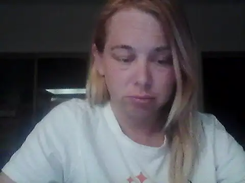 Snapshot of burrkitty chatting on 10.06.25 burrkitty online show from 10.06.25