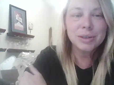 Snapshot of burrkitty chatting on 10.07.25 burrkitty online show from 10.07.25