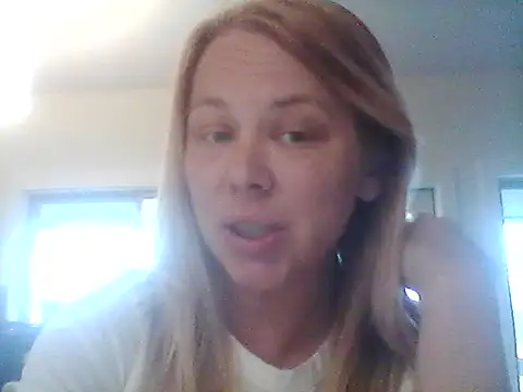 Snapshot of burrkitty chatting on 10.10.25 burrkitty online show from 10.10.25