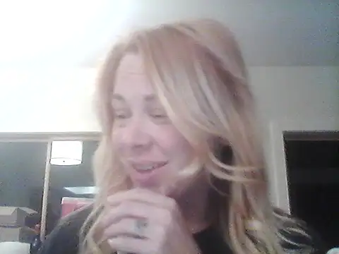 Snapshot of burrkitty chatting on 10.13.25 burrkitty online show from 10.13.25