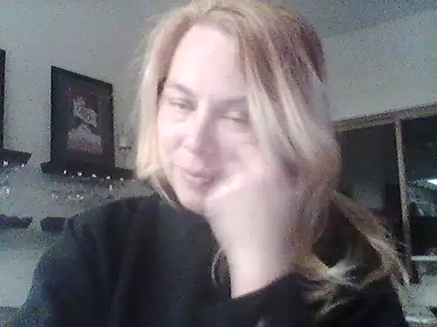 Snapshot of burrkitty chatting on 10.14.25 burrkitty online show from 10.14.25