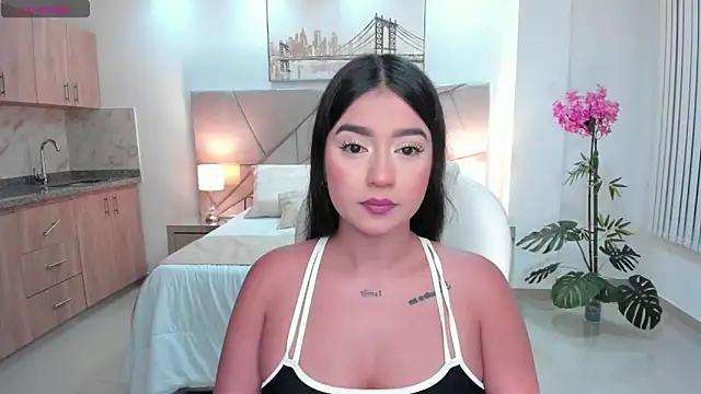 Snapshot of amelie_jhons chatting on 05.17.26 amelie jhons online show from 05.17.26